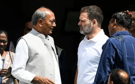 “You Behaved Rudely Yesterday!”: Rahul Gandhi’s Light Remark to Digvijay Singh Sparks Buzz
