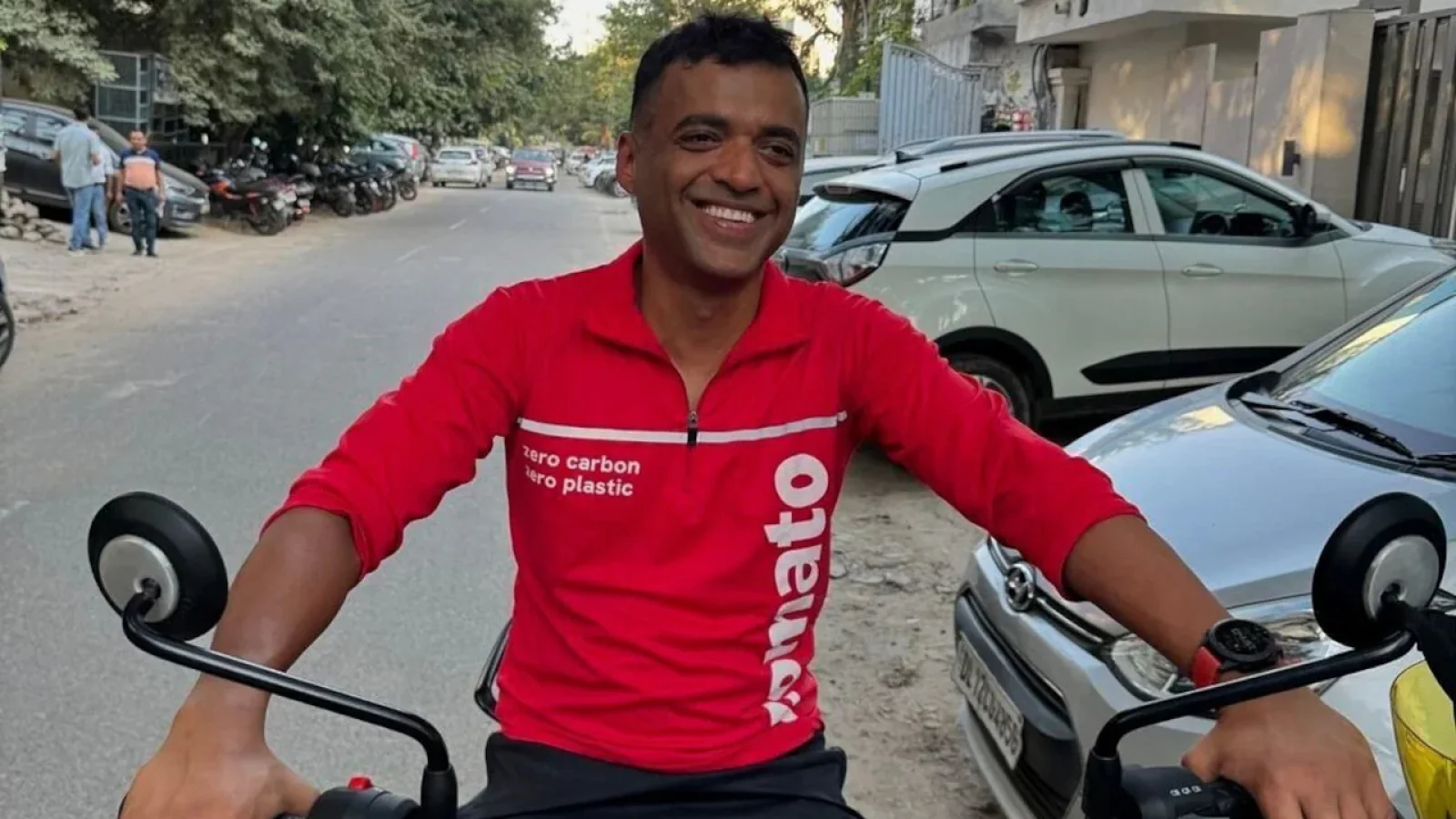 Zomato Founder Deepinder Goyal Defends Gig Model, Says Delivery Earnings to Rise to ₹102/hour in 2025