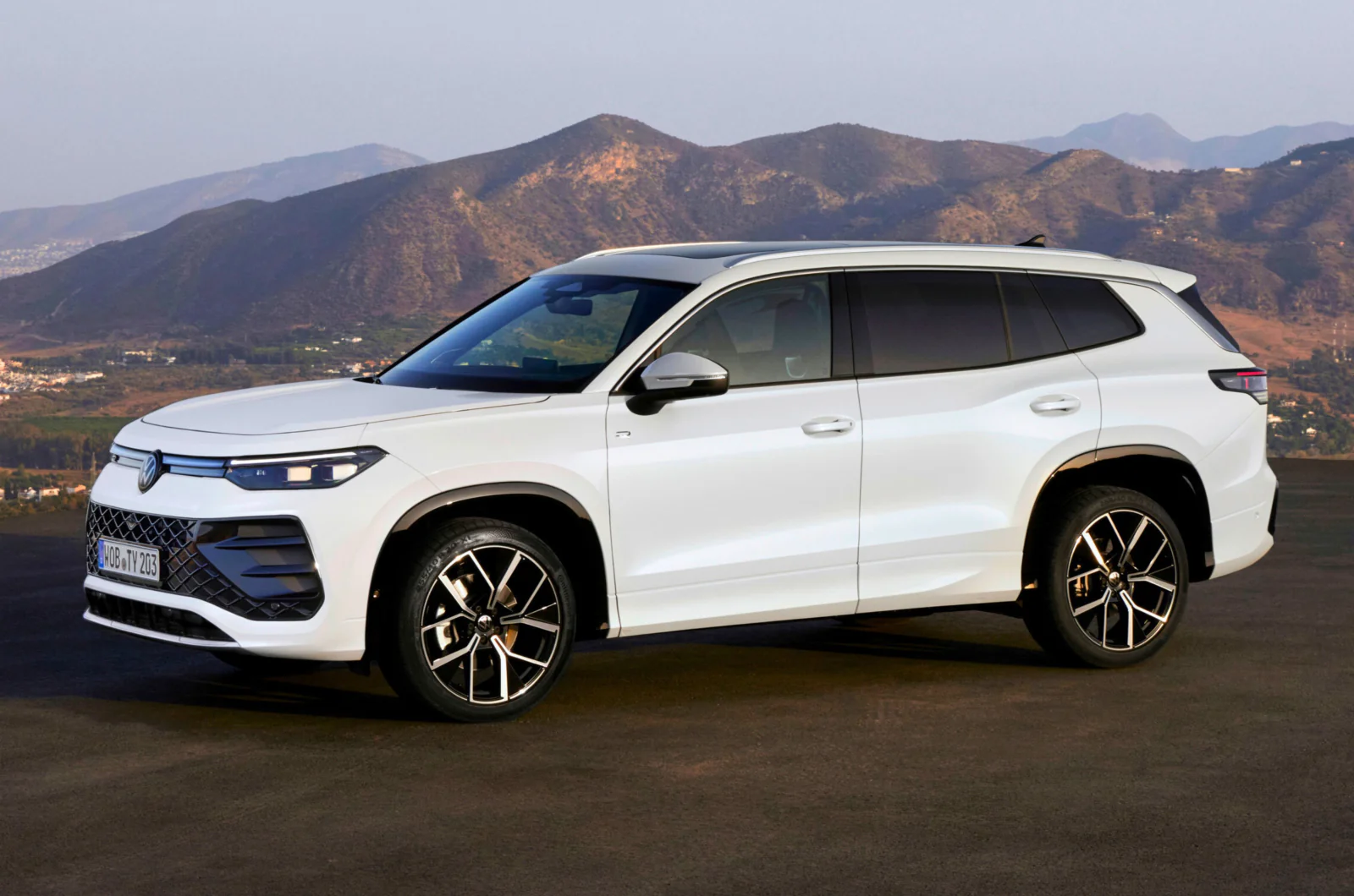 Volkswagen Tayron R-Line Set for India Launch With Premium Features