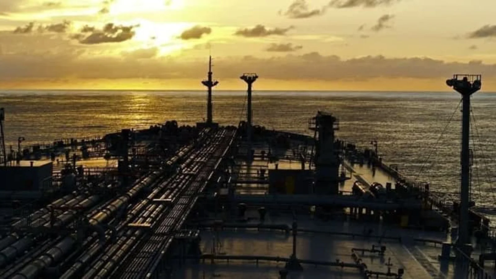 Oil Trade Realignment: India Narrows Gap Between Russia and Saudi Arabia