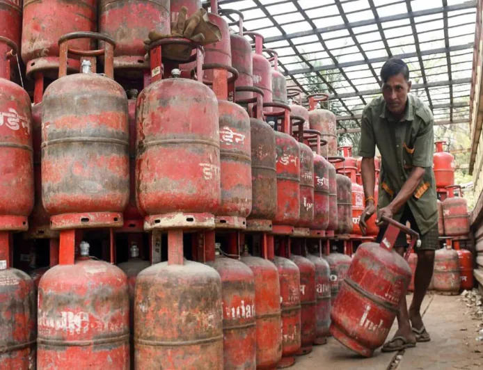 Government Orders People with Piped Natural Gas to Surrender LPG Connections Amid Gas Crisis
