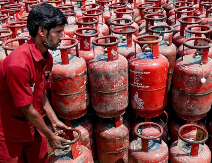 Indian Oil Corporation Delivers 28 Lakh Cylinders Daily, Maintains Normal Supply