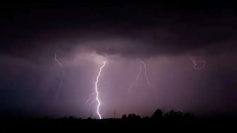 Deadly Storms Batter Uttar Pradesh and Bihar, Over 40 Killed Amid Rain, Lightning