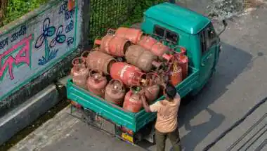 Ujjwala Yojana Subsidy Cut: PMUY Beneficiaries to Get ₹300 Subsidy on Only 4 LPG Refills Annually