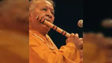 Jackie Shroff thanks Pandit Hariprasad Chaurasia for his unforgettable 'Hero' flute melody