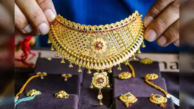 Gold posts 1st weekly gain since May as US Fed rate hike fears ease
