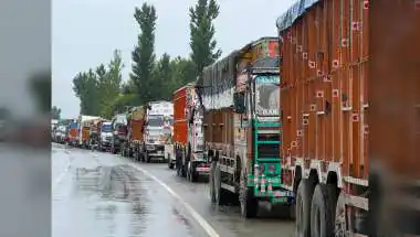 Jammu-Srinagar Highway Shut, J&K Yatras Suspended for 6th Day