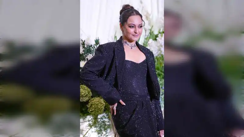 Sonakshi Sinha Asks Paps to Respect Her Privacy