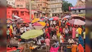 Huge Rush at Shiva Temples for First Sawan Monday Prayers