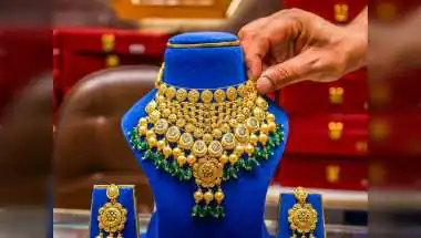 Gold, Silver Trade Higher as Crude, Bond Yields Ease; MCX Gold Near Rs 1.63 Lakh