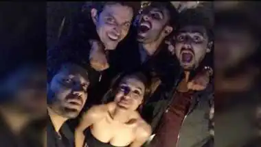 Ameesha Patel Shares Throwback of Hrithik's Birthday Bash