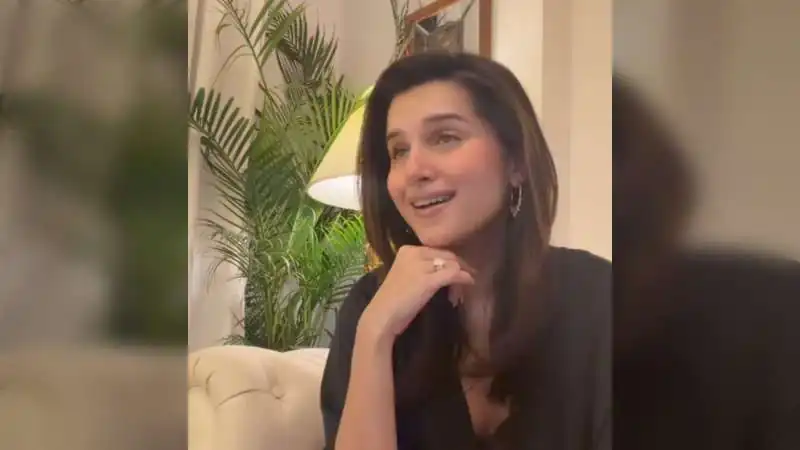 Tara Sutaria Sings ‘Tum Hi Aana’ in Midnight Jam