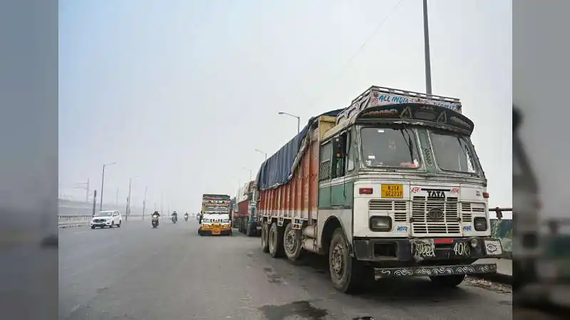 Delhi Pollution: Government Offers Tax Waiver, Incentives to Replace 2.3 Lakh Trucks and Buses