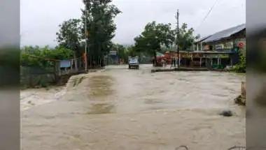 Heavy Rain Triggers Waterlogging in J&K's Pahalgam Town