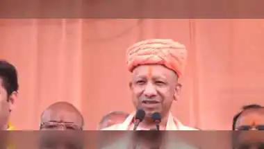 UP CM Yogi Adityanath Offers Prayers at Krishna Janmabhoomi, Mathura