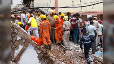 MCD Orders Demolition Of "Dangerous" Building In Satya Niketan After 6 Killed In Collapse