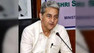 90,000 Sewer Workers Profiled for Kits, Insurance: Govt