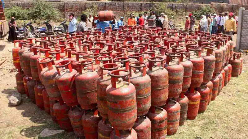 LPG e-KYC Mandatory From October 1: Who Will Get Subsidised Cylinders and Who Will Pay Market Price