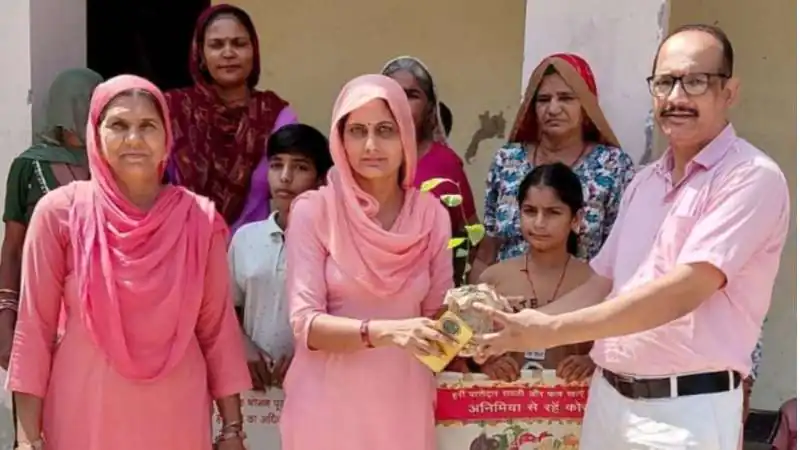 Sirsa AYUSH Dept Distributes Medicinal Plants, Seed Balls