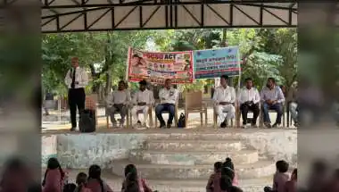 Nejadela Kalan School Holds POCSO, Cyber Crime Camp