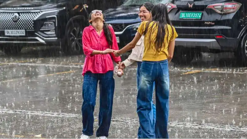 Delhi Rain Forecast Till Nov 1: Cyclone Arnab, AQI Poor