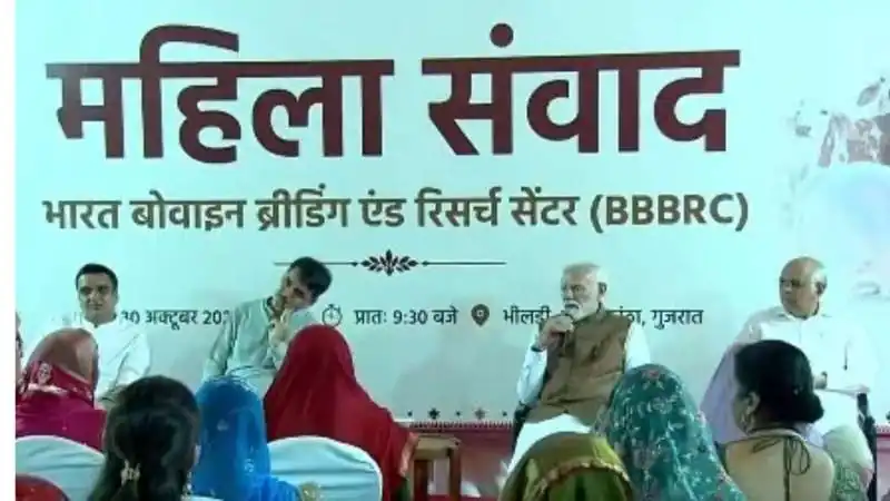 PM Modi Visits ET-IVF Lab, Opens Kankrej Breeding Centre in Gujarat; Milk Yield to Get Major Boost